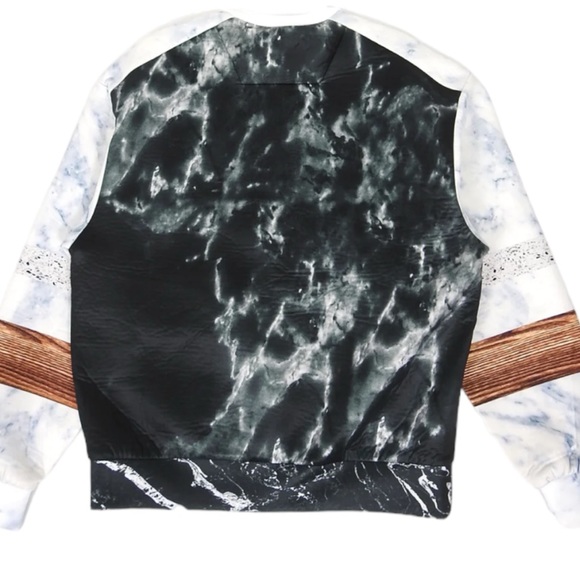 Jun.J Graphic Sweatshirt Size 50 Made in Korea - Picture 2 of 9